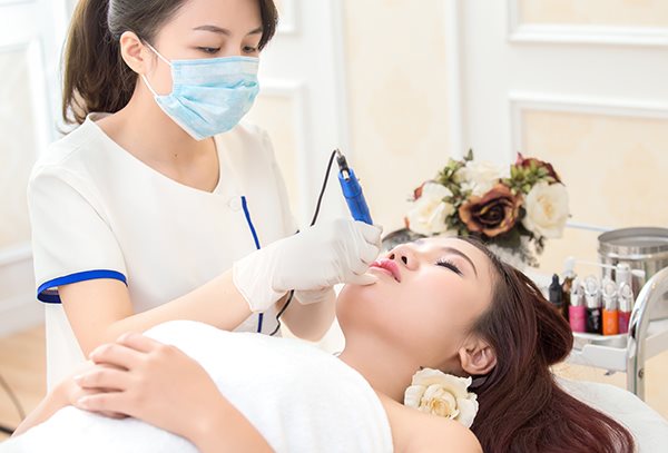 ki-thua-vien-phun-xam-tham-my Kĩ thuật viên phun xăm thẩm mỹ