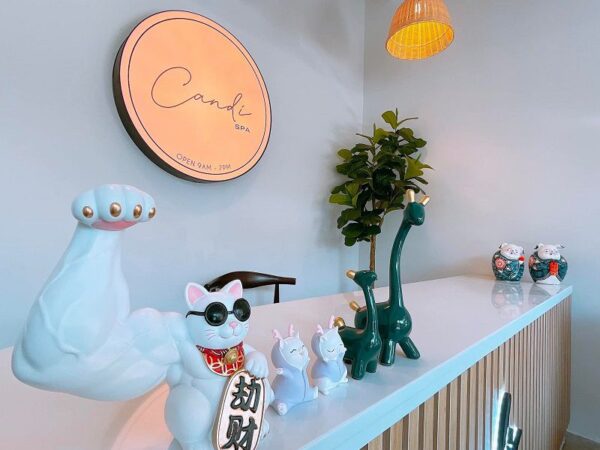 Thi công Spa - Nail tông màu trắng hiện đại
