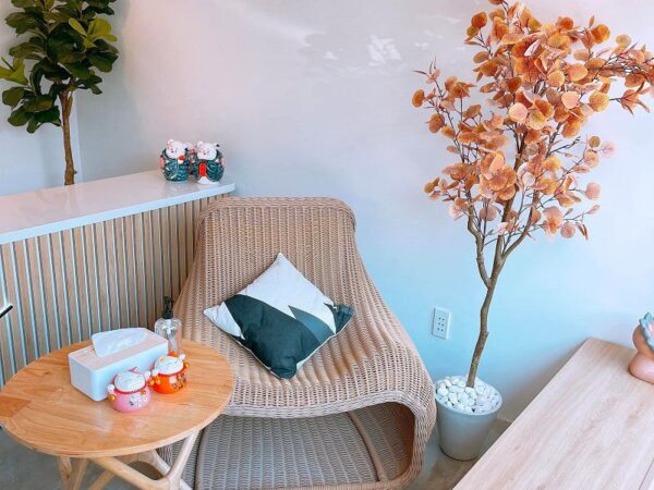 Thi công Spa - Nail tông màu trắng hiện đại