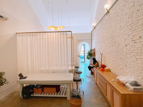 Thi công Spa - Nail tông màu trắng hiện đại