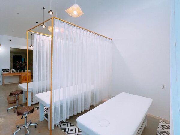 Thi công Spa - Nail tông màu trắng hiện đại