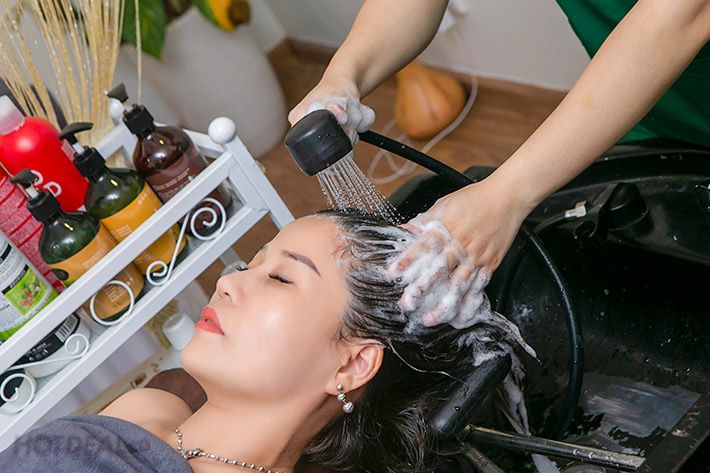 Hình ảnh gội đầu dưỡng sinh thảo dược