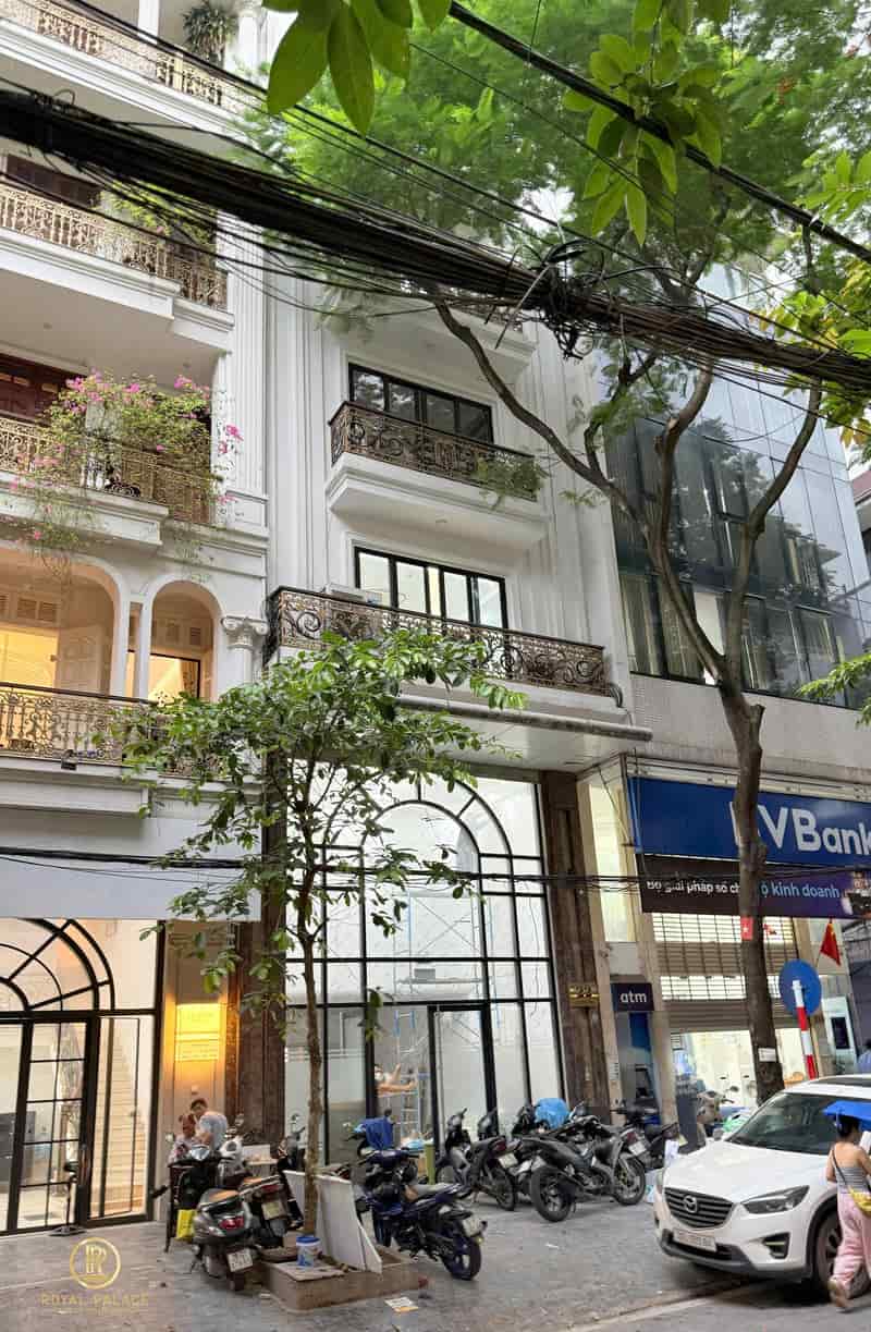 Thi công phòng khám Huyền Châu Beauty